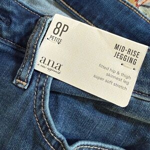 a.n.a Women's Mid-Rise Jegging - Blue size 8P NWT